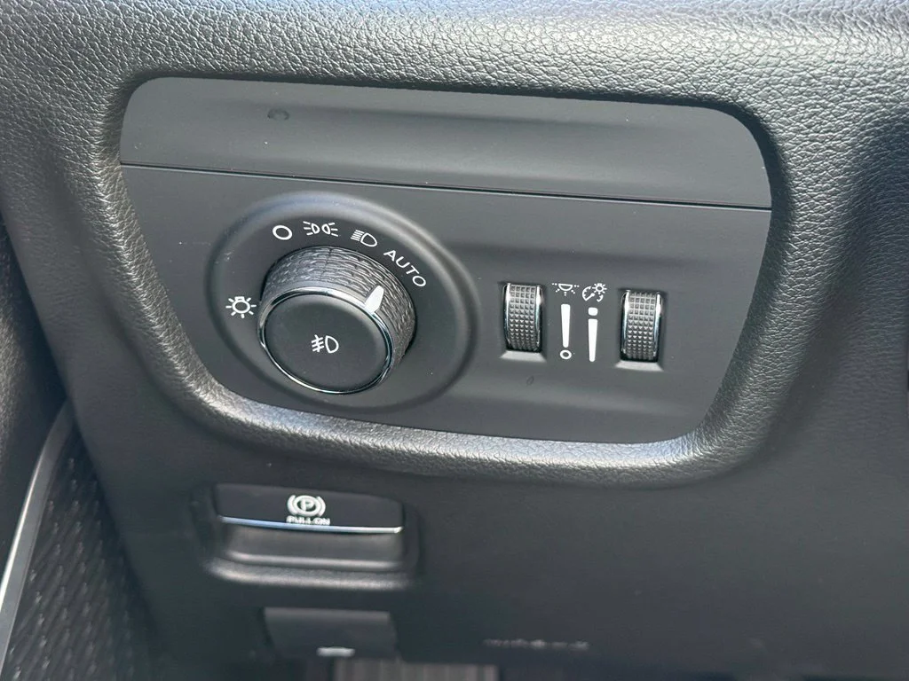 Used 2022 Gray Jeep Limited image 17