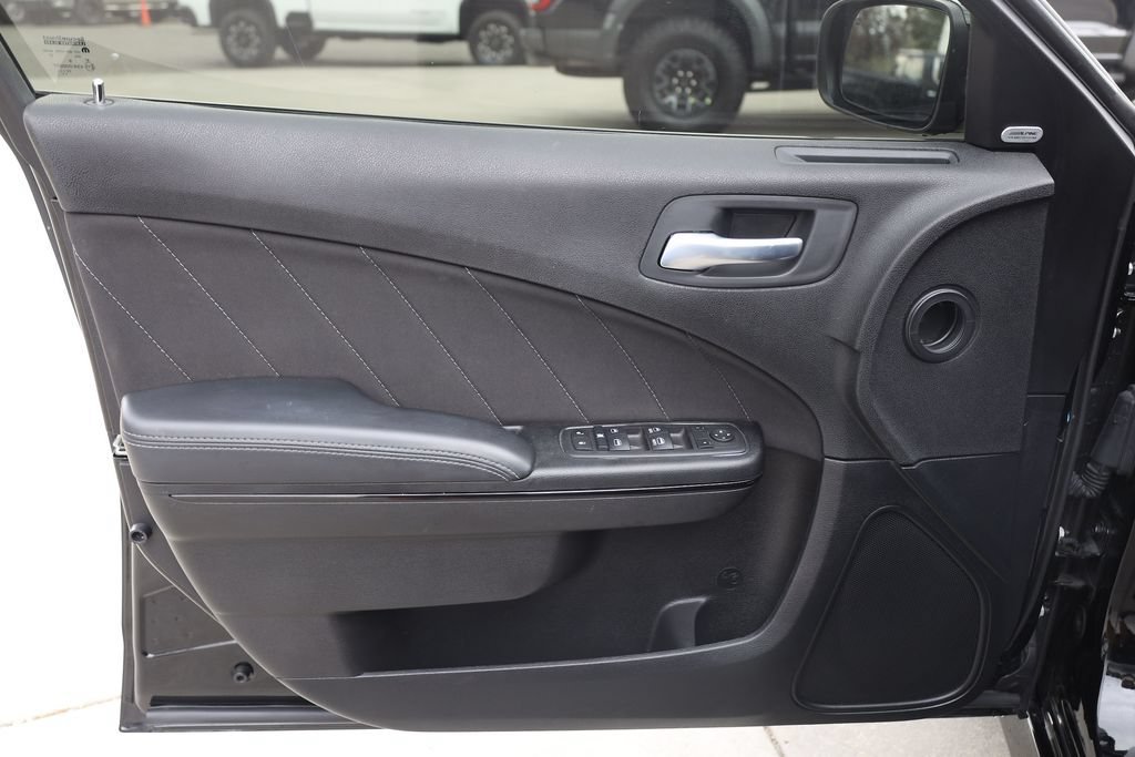 Used 2022 Pitch Black Clearcoat Dodge R/T image 10
