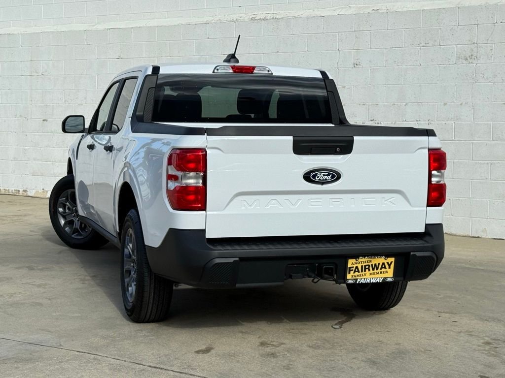 New 2025 Oxford White Ford XLT image 4