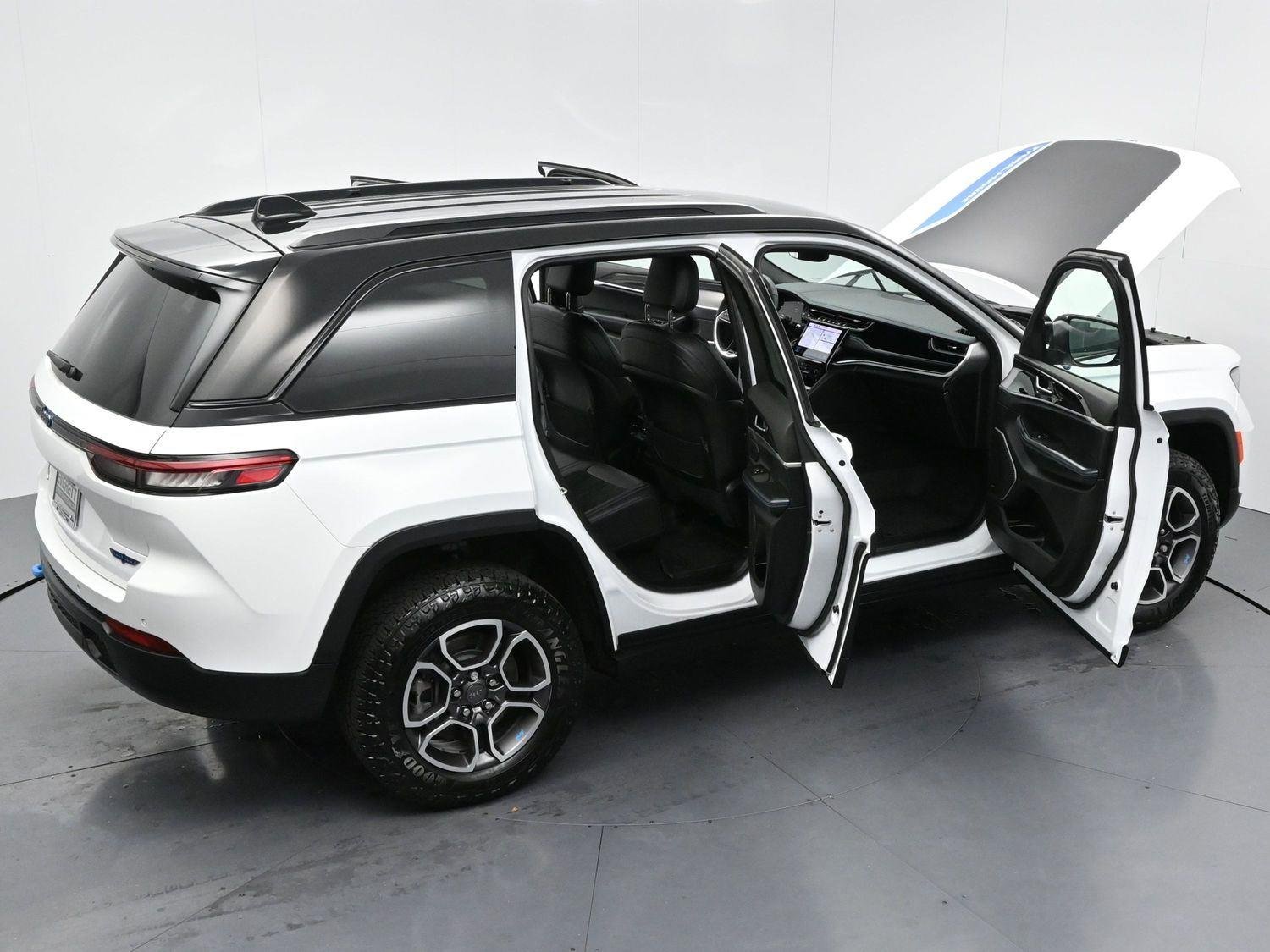 Used 2022 Bright White Clearcoat Jeep Trailhawk image 42