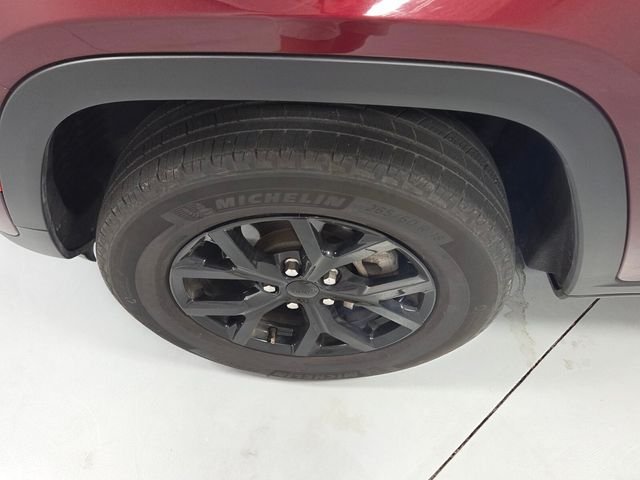 Used 2025 Red Jeep Altitude image 18