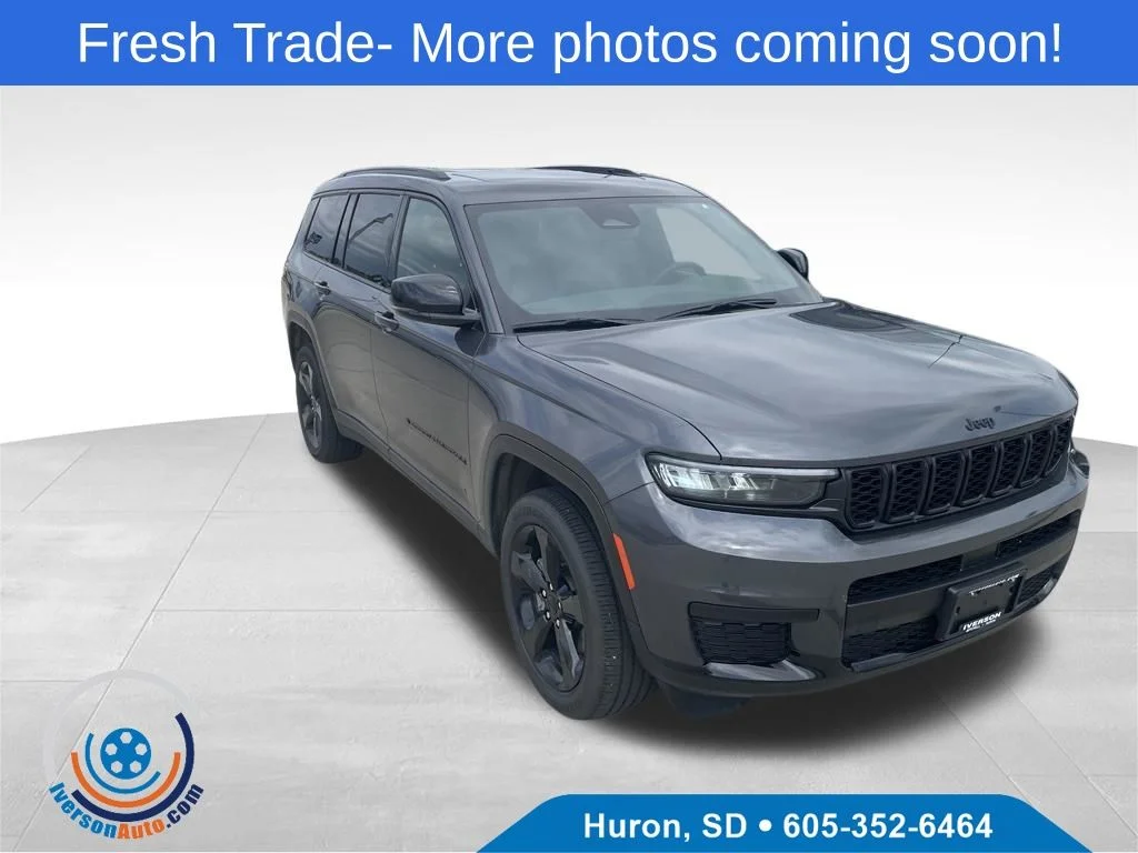 Used 2024 Gray Jeep Altitude X image 1