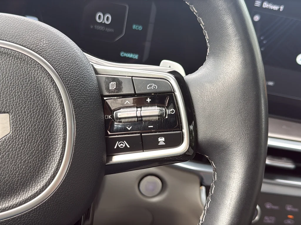 Used 2025 Green Kia SX Prestige image 17