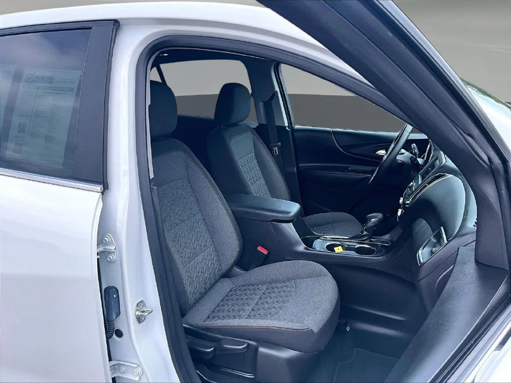 Used 2024 White Chevrolet LT image 33