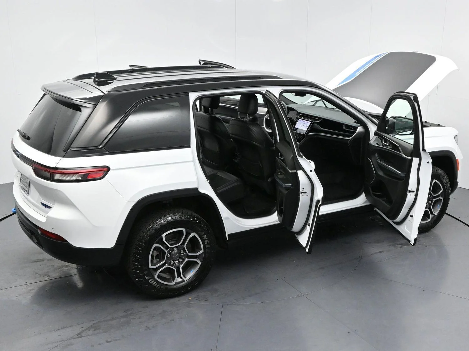 Used 2022 Bright White Clearcoat Jeep Trailhawk image 42