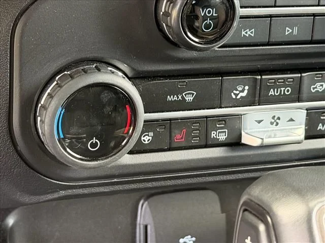 Used 2023 Gray Ford Wildtrak image 25