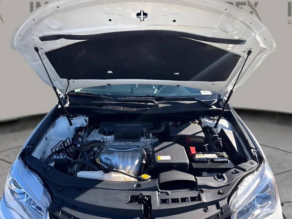 Used 2015 White Toyota LE image 25
