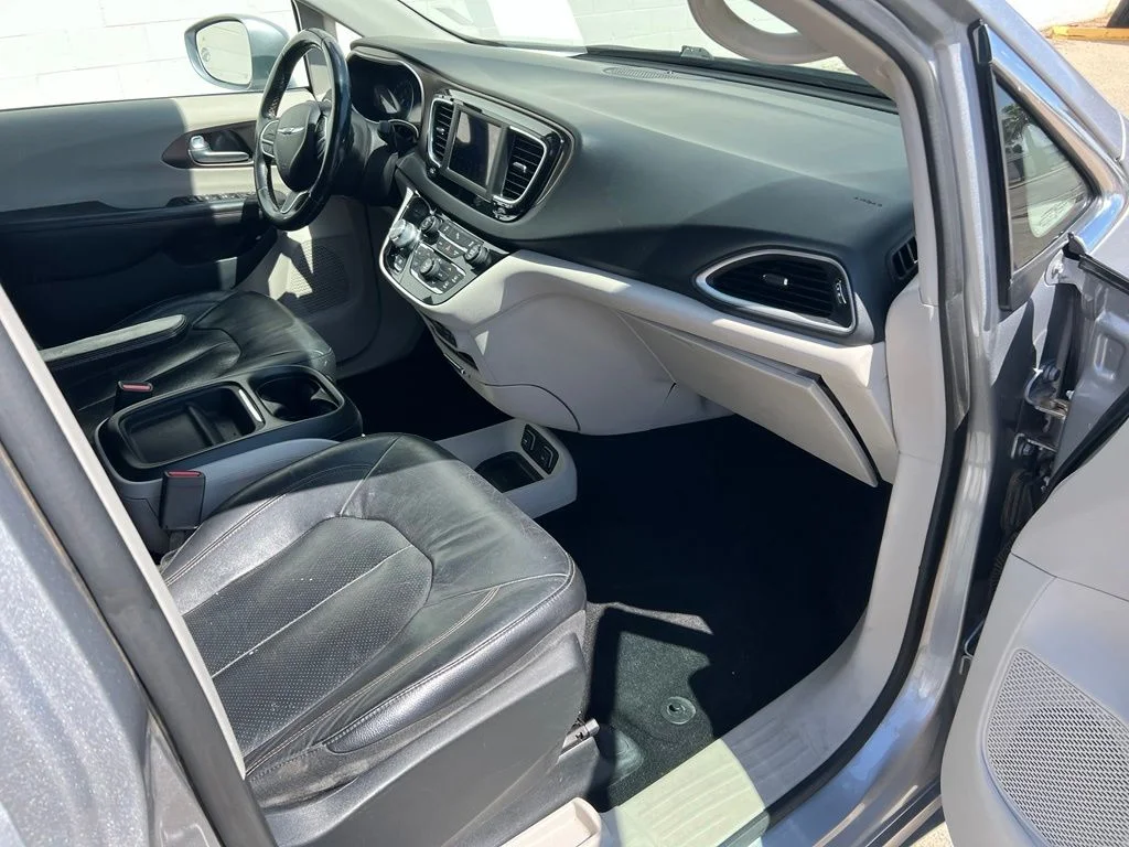 Used 2018 Billet Silver Metallic Clearcoat Chrysler Touring L image 24