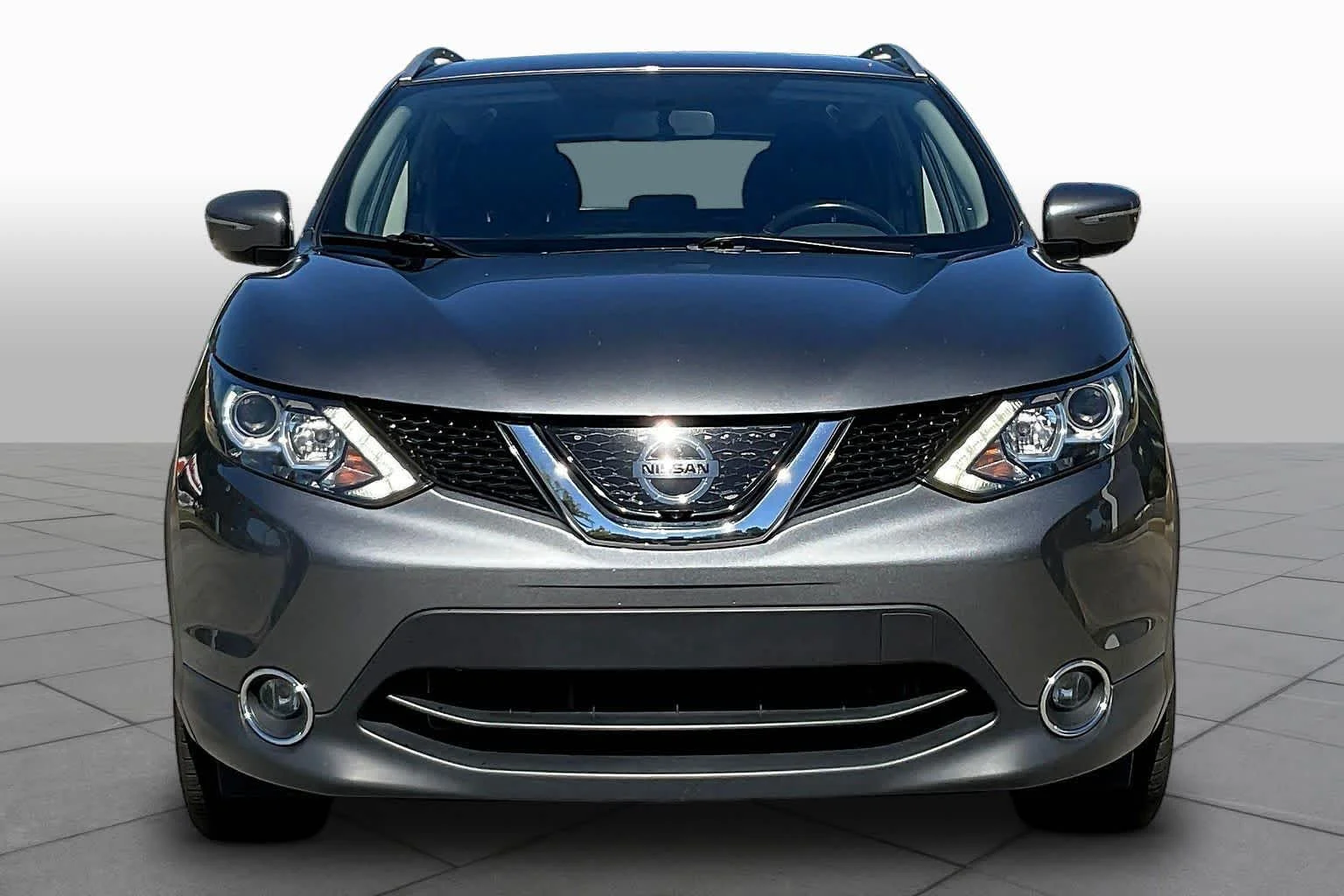 Used 2018 Gun Metallic Nissan SV image 4