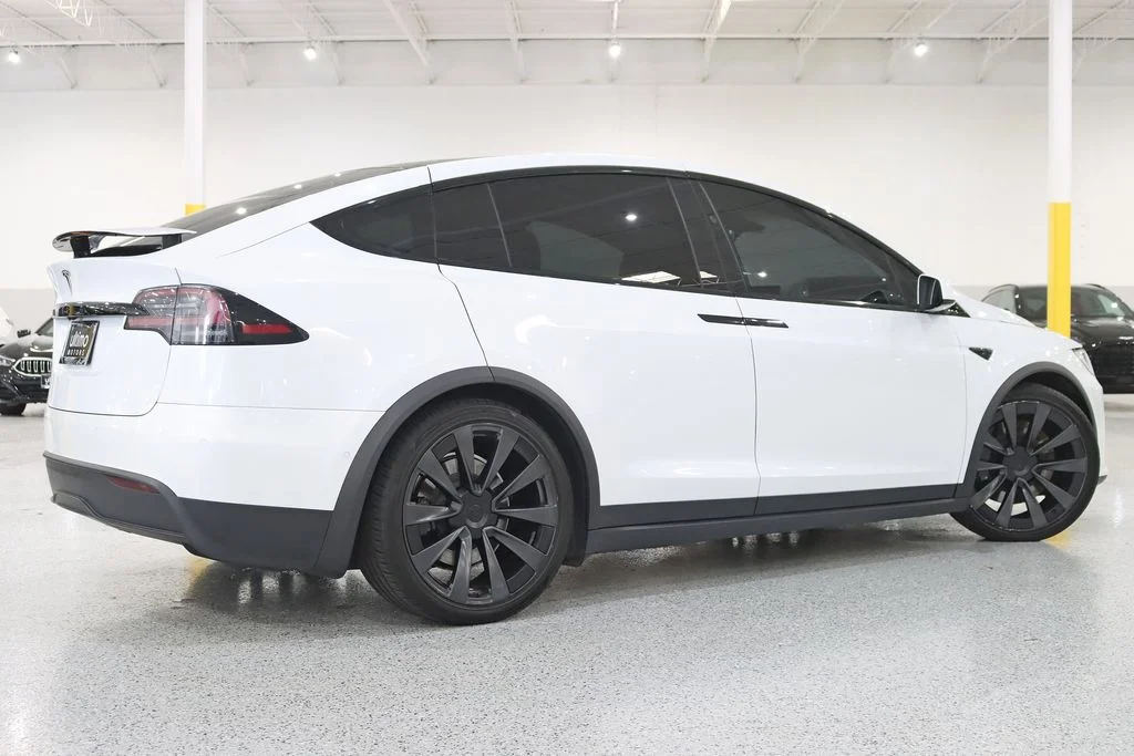 Used 2022  Tesla Plaid image 9
