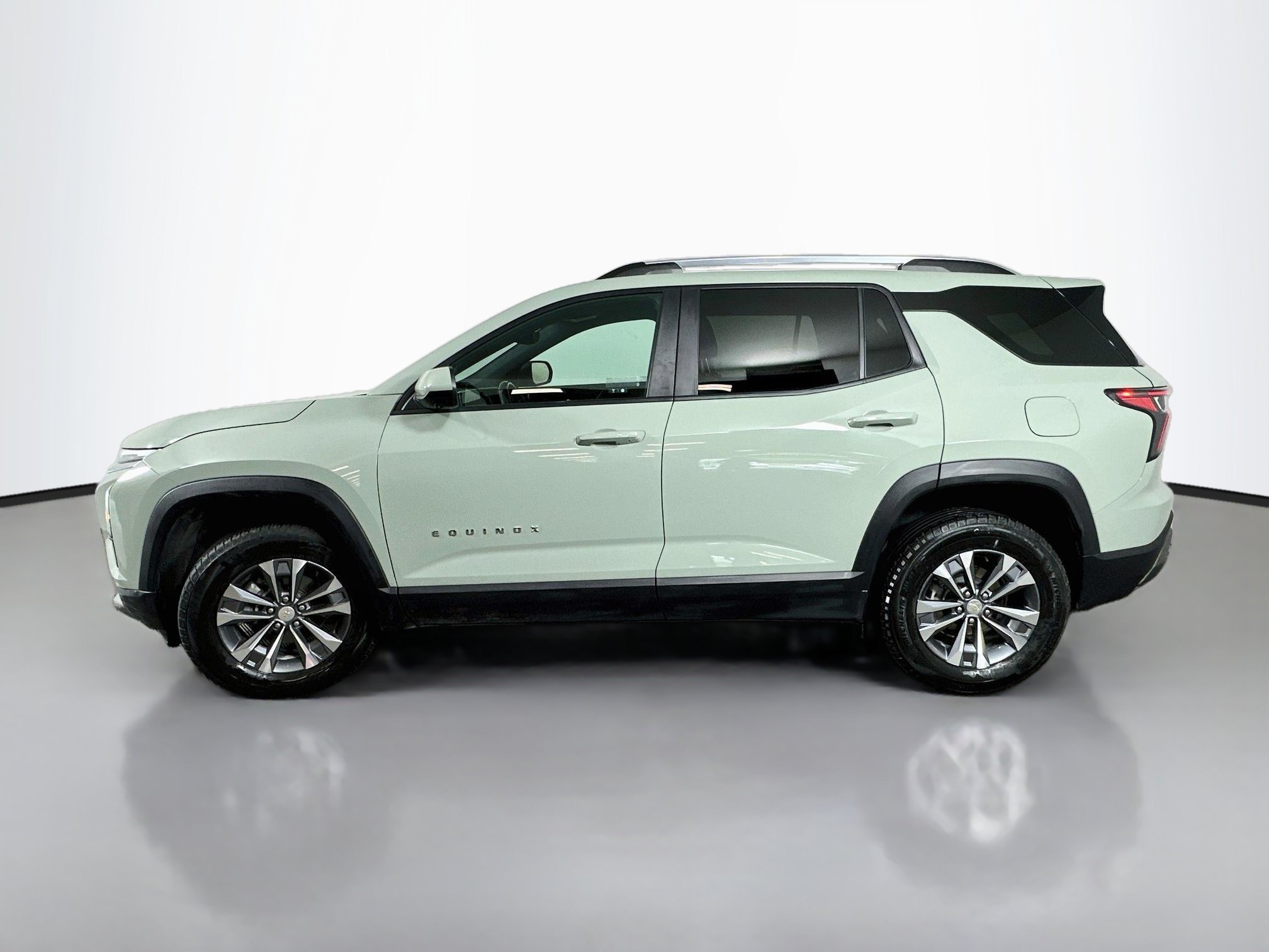 Used 2025 Cacti Green Chevrolet AWD LT image 4