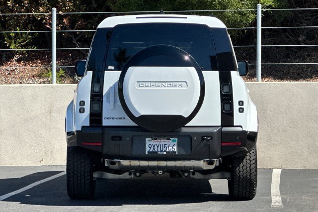 Used 2026 White Land Rover X-Dynamic SE image 4