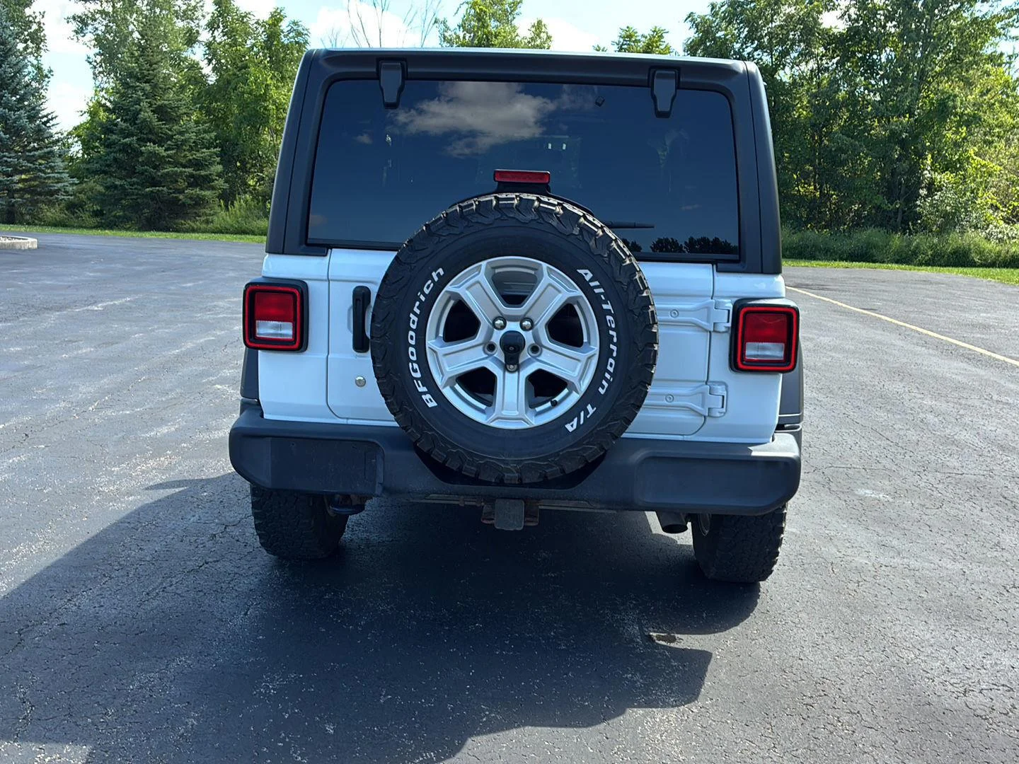 Used 2018 Bright White Clearcoat Jeep Sport S image 26