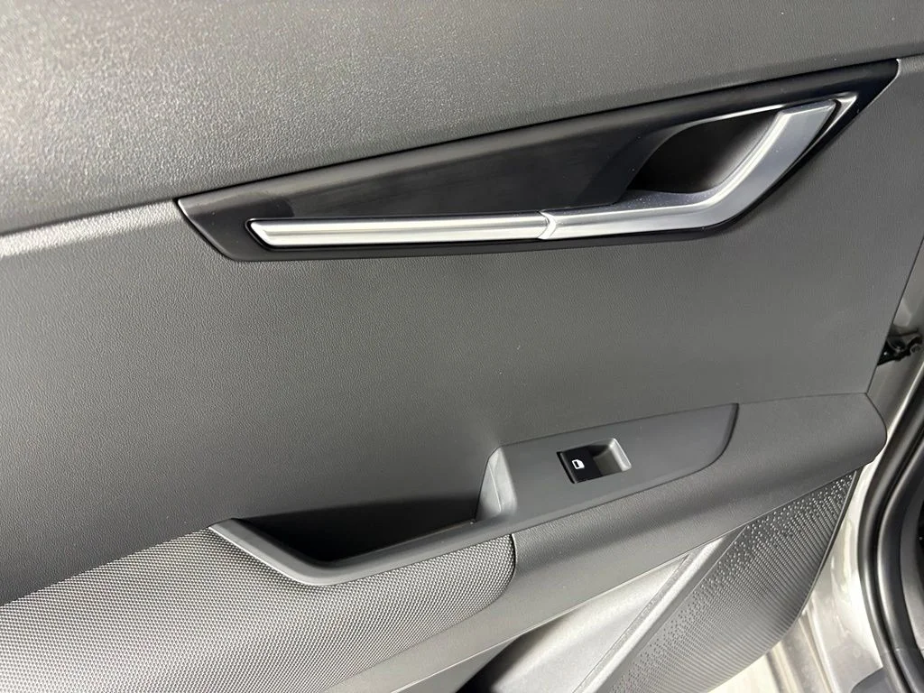 New 2026 Steel Gray Kia WIND image 31