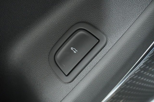 2027 Chevrolet Traverse RS - Photo 18