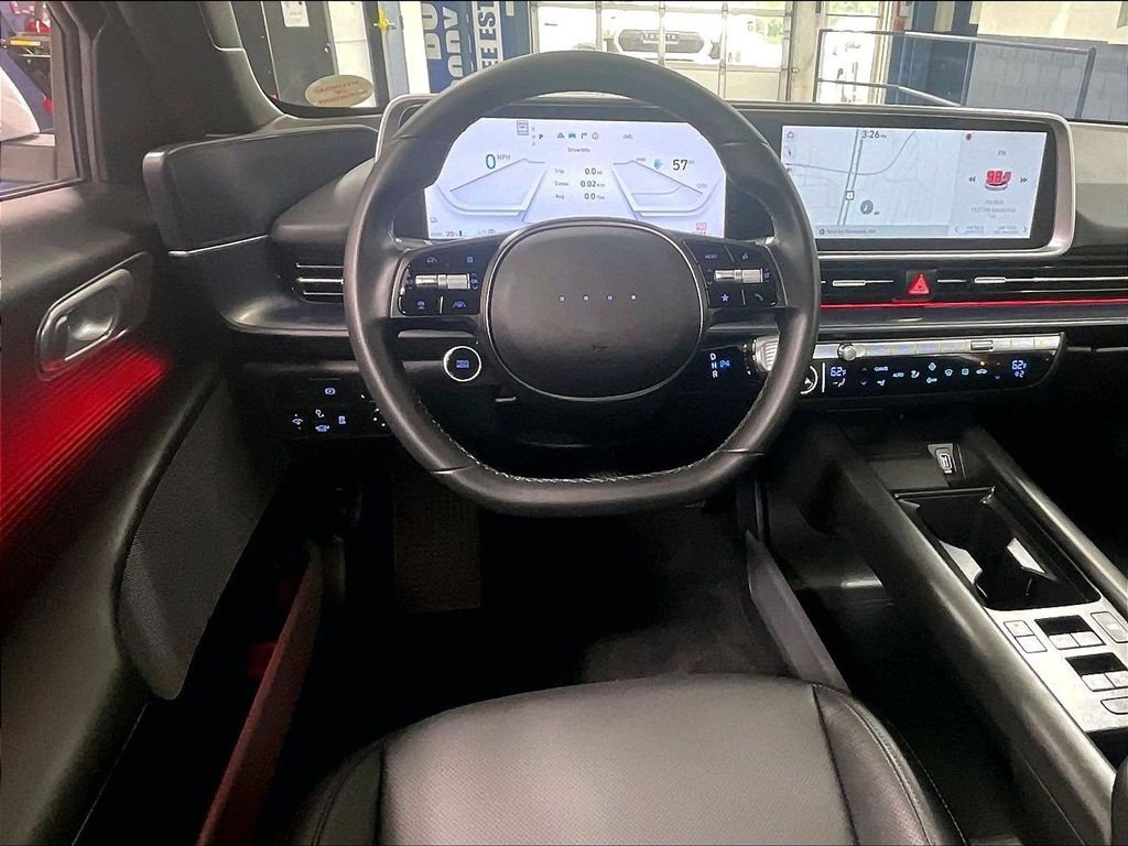 Used 2025 White Hyundai SEL image 17