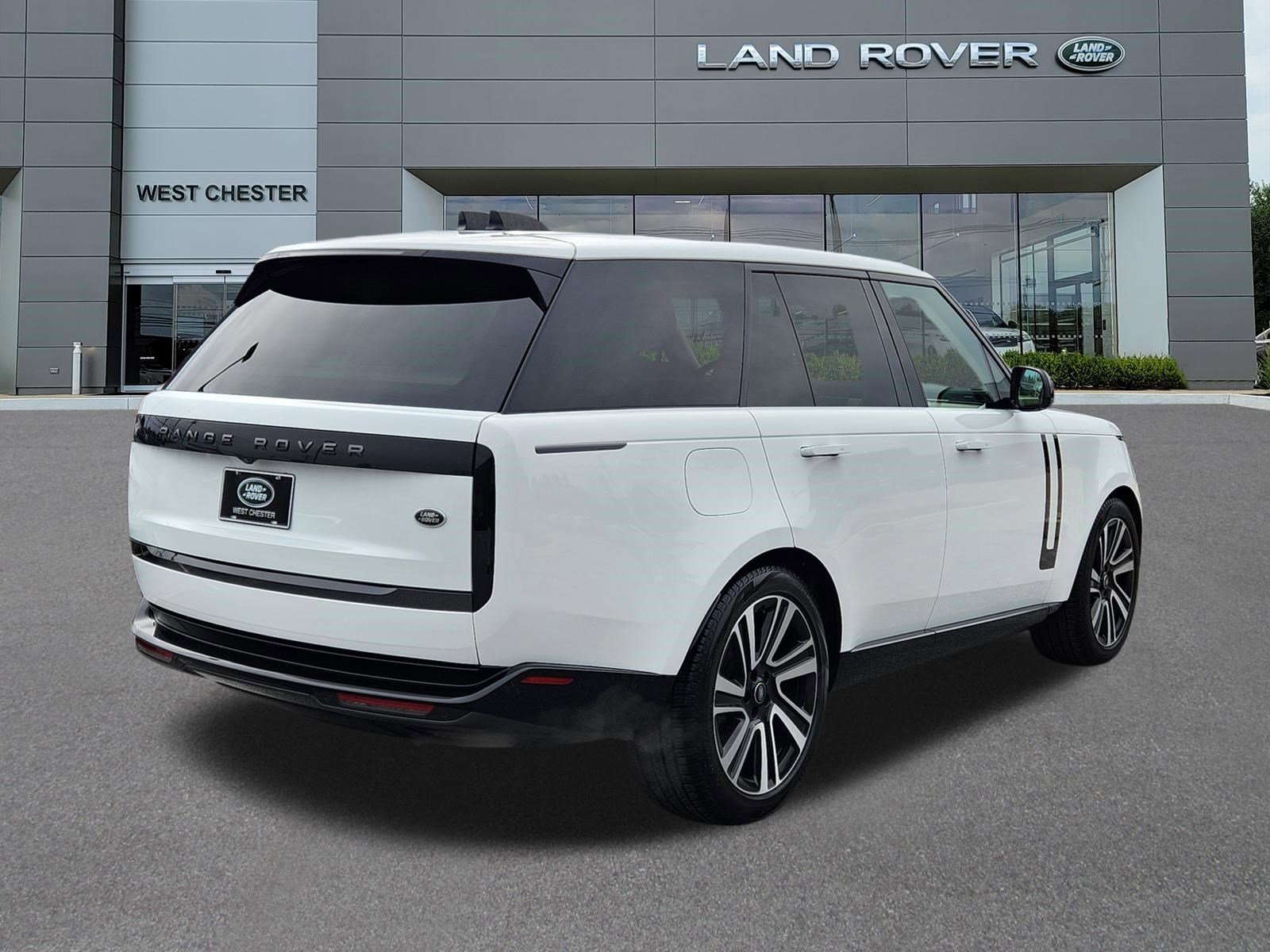 Certified Used 2023 Fuji White Land Rover SE image 4