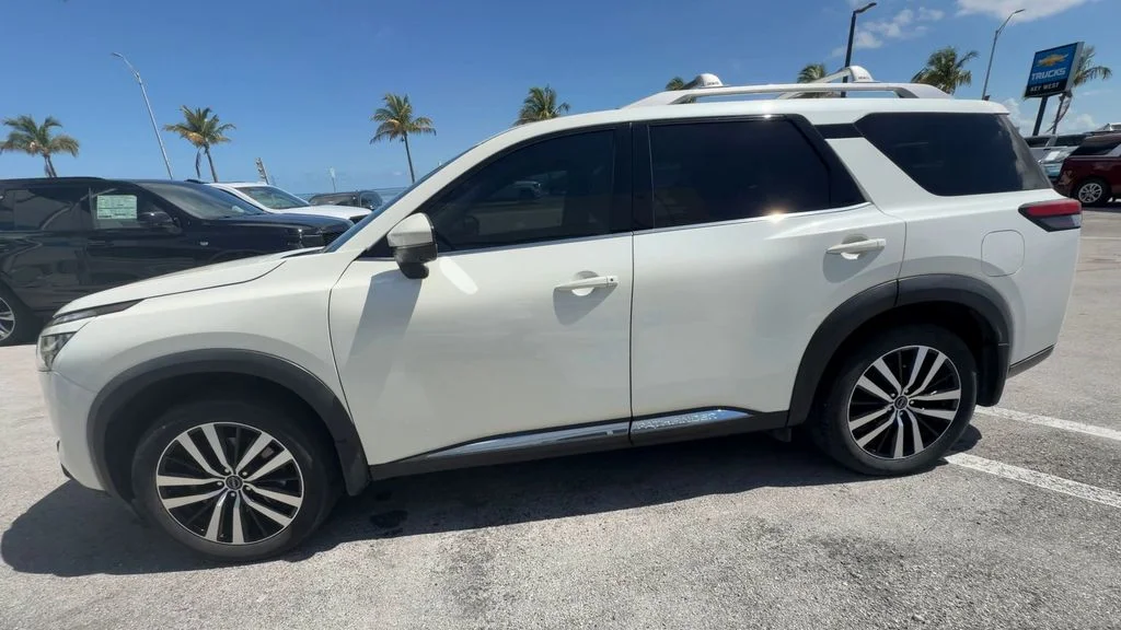 Used 2024 White Nissan Platinum image 5