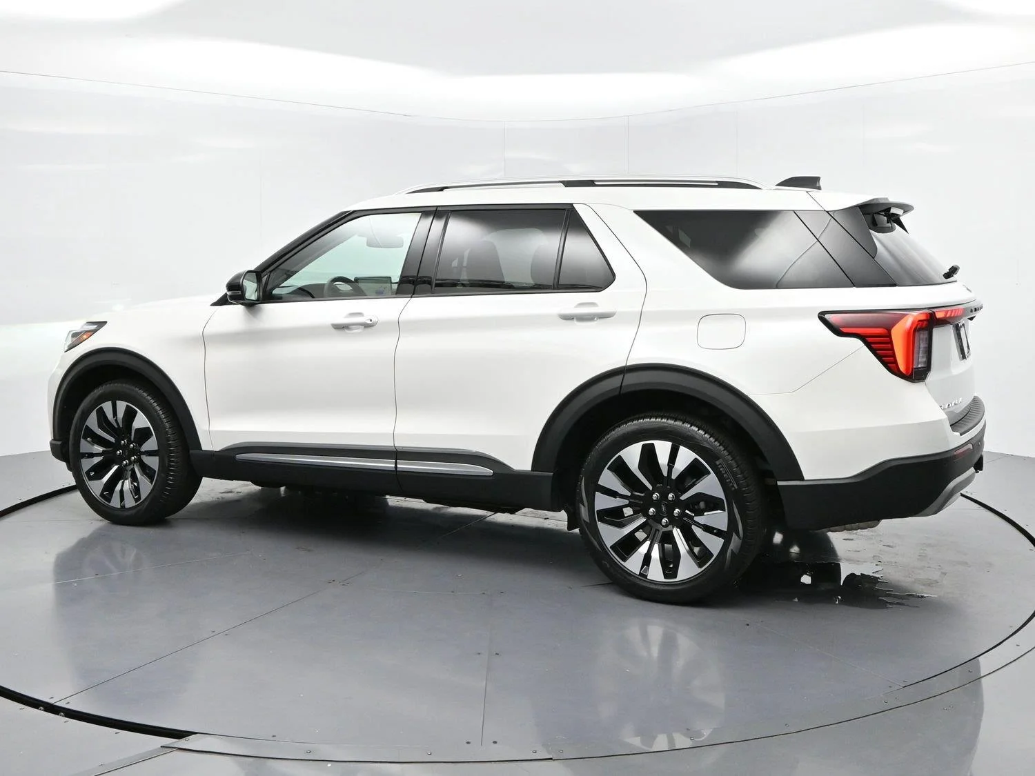 Used 2026 White Ford Platinum image 5