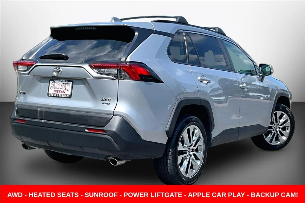 Used 2021 Silver Toyota XLE Premium image 6