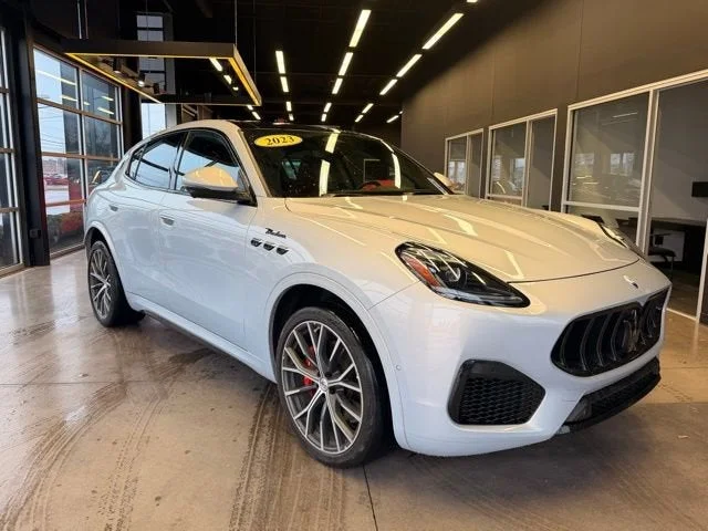 Certified Used 2023 Bianco Astro Metallic Maserati Modena image 5