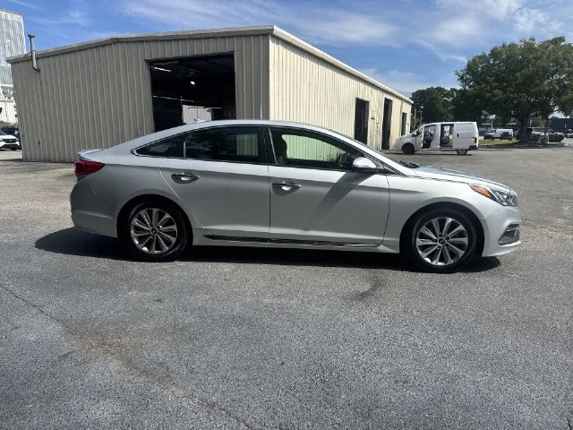 Used 2016 Silver Hyundai Sport image 4