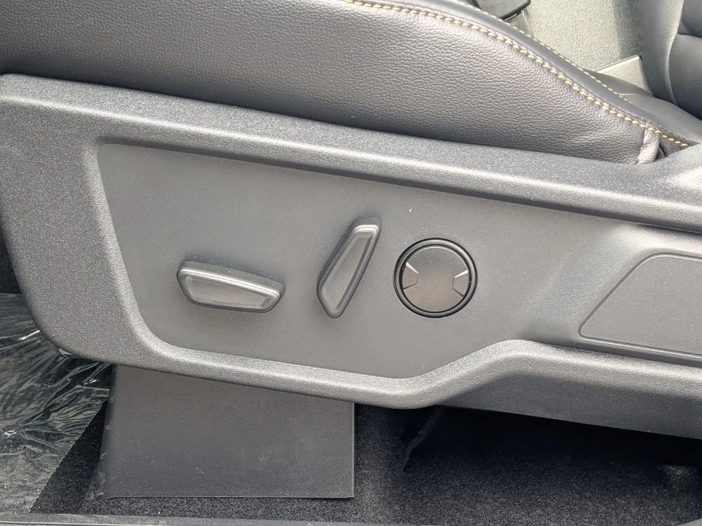 New 2026 Velocity Blue Metallic Ford Badlands® image 18