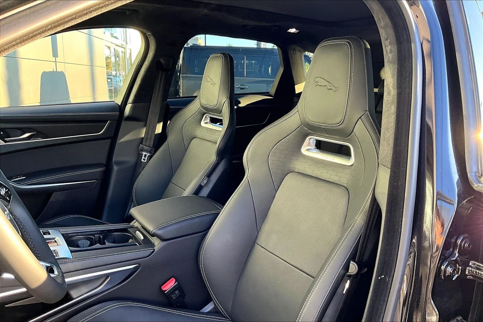 2026 Jaguar F-Pace R-Dynamic S - Photo 9