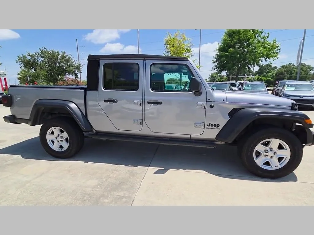 Used 2020 Silver Jeep Sport image 46