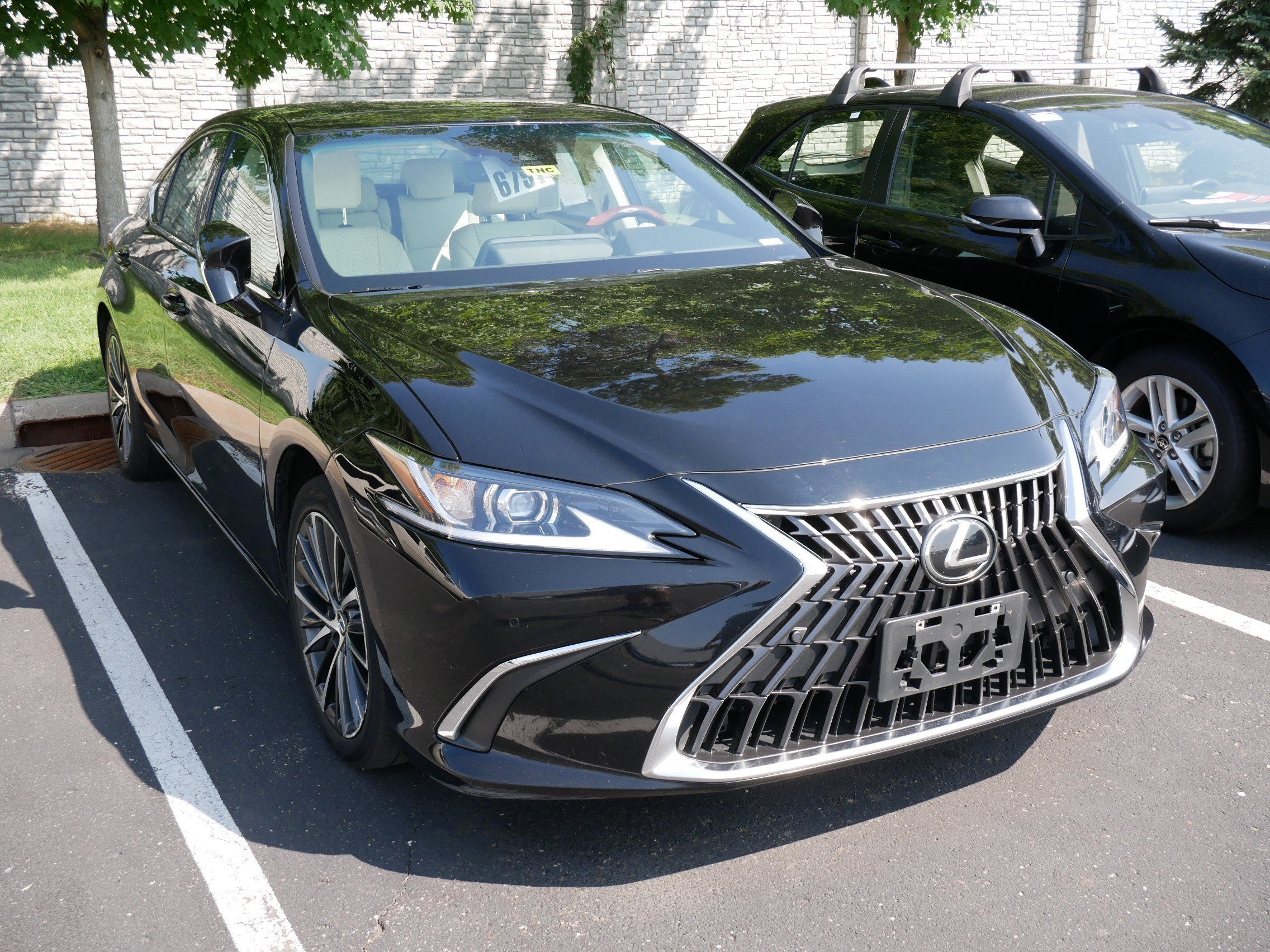 Used 2022 Obsidian Lexus ES 350 image 3