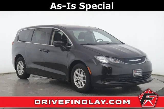 2017 Chrysler Pacifica LX's photo
