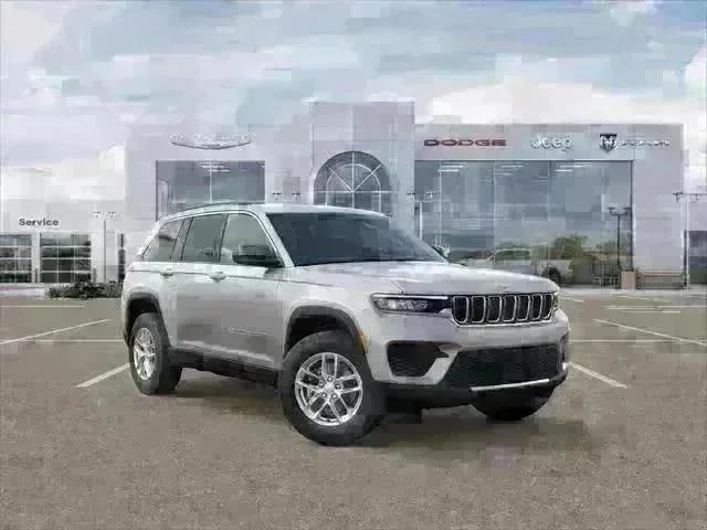 New 2025 Silver Zynith Exterior Paint Jeep Laredo X image 16