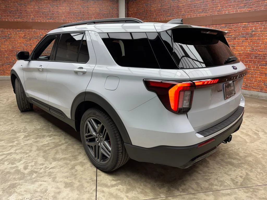 New 2026 Space White Metallic Ford ST-Line image 2