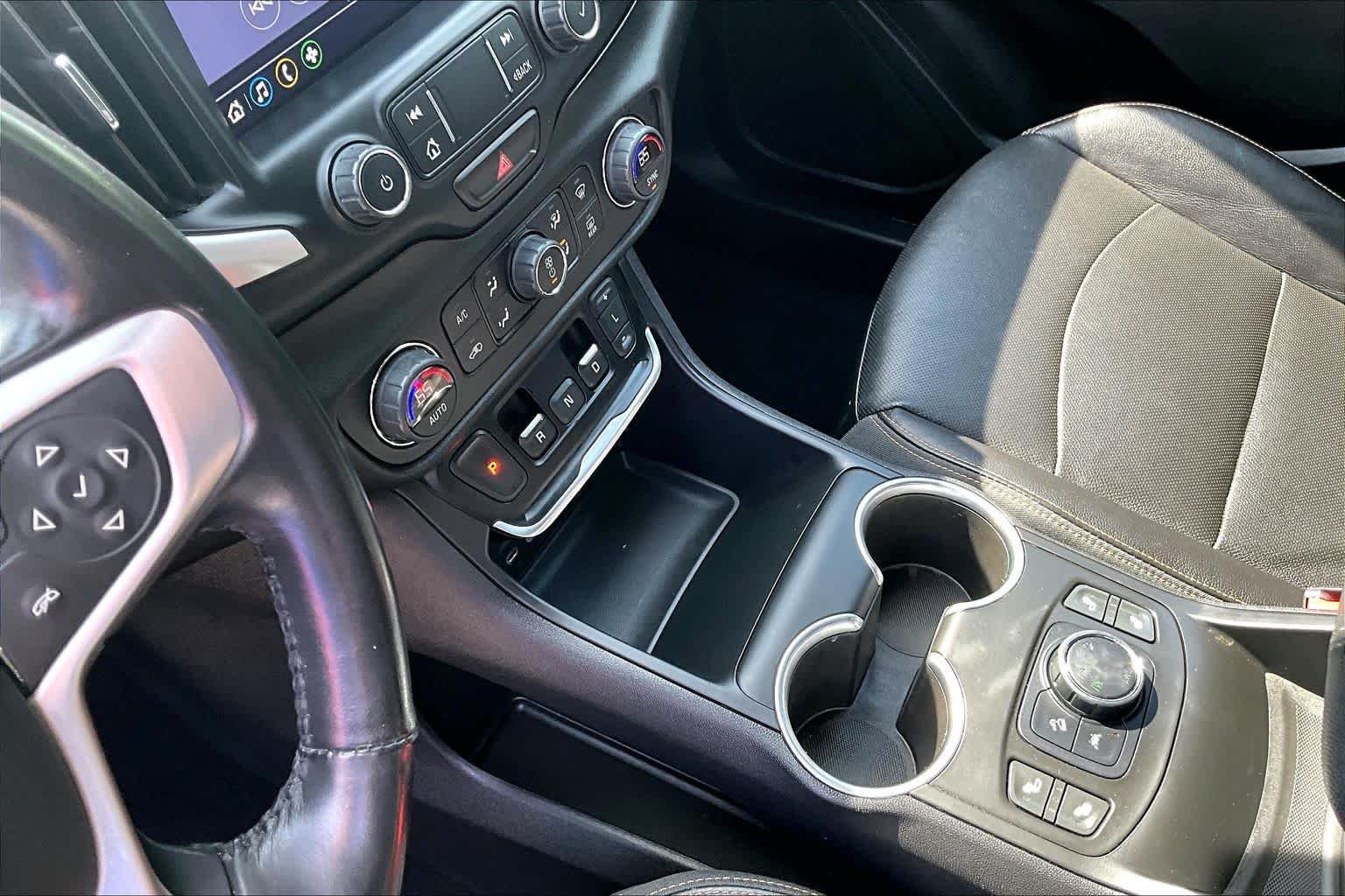 Used 2020 Smokey Quartz Metallic GMC SLT image 16