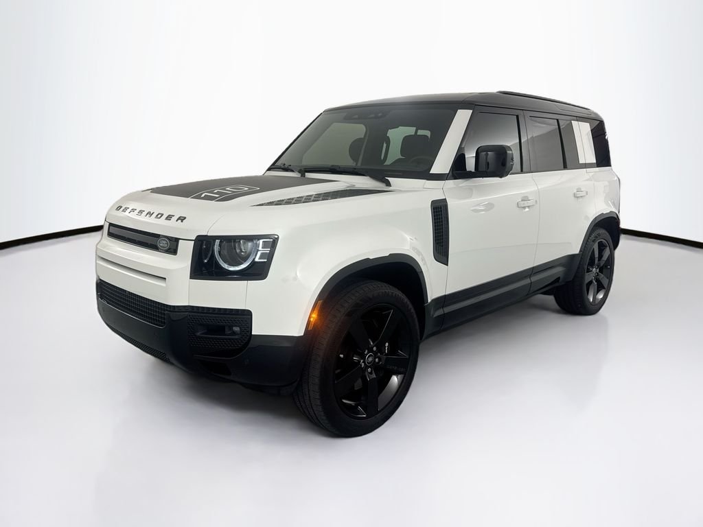 Used 2025 White Land Rover X-Dynamic SE image 1