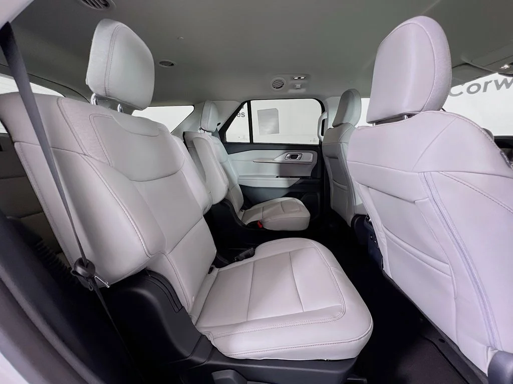 New 2026 Star White Metallic Tri-Coat Ford Active image 17