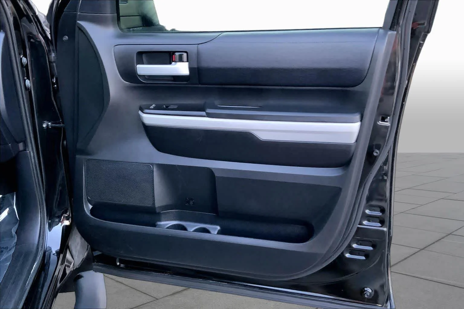 Used 2019 Midnight Black Metallic Toyota SR5 image 22