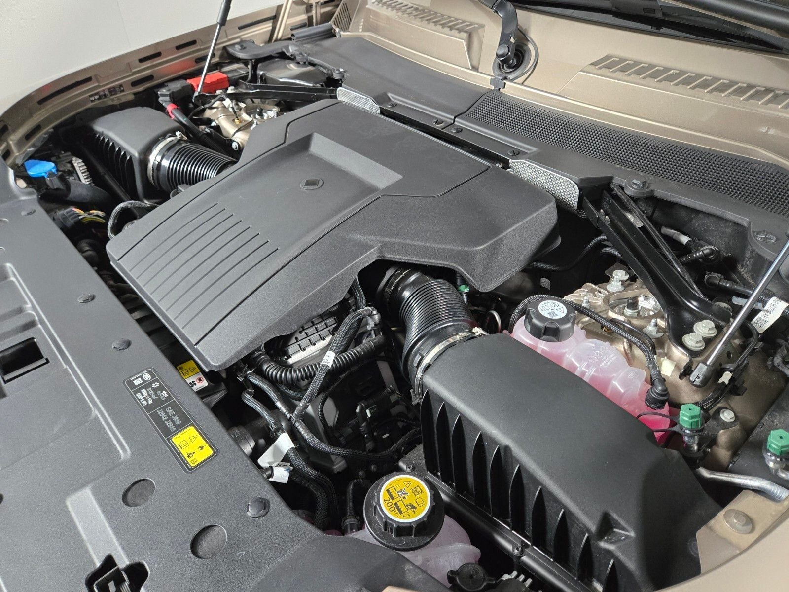 2026 Land Rover Defender OCTA - Photo 20