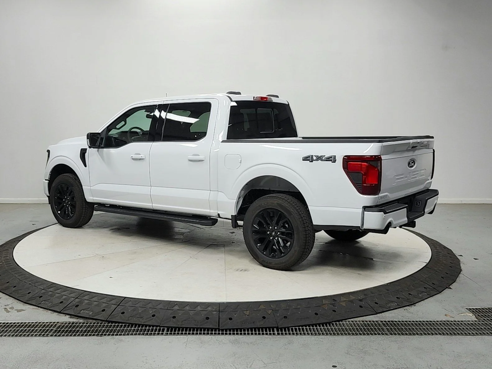 New 2026 Oxford White Ford XLT image 6