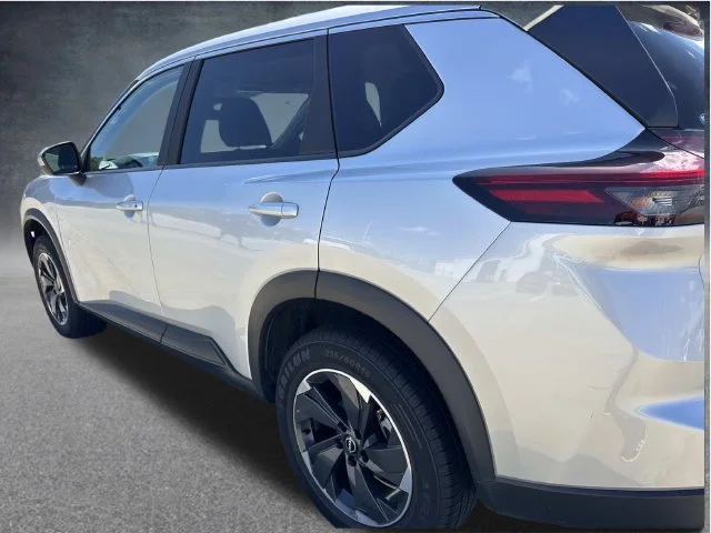 Used 2025 Silver Nissan SV image 16