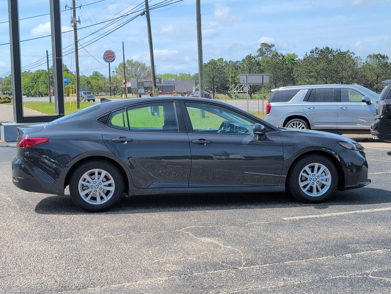 Used 2025  Toyota LE image 7