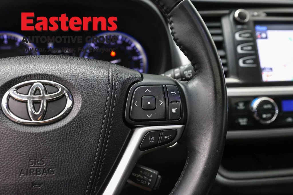 Used 2018 Black Toyota SE image 16