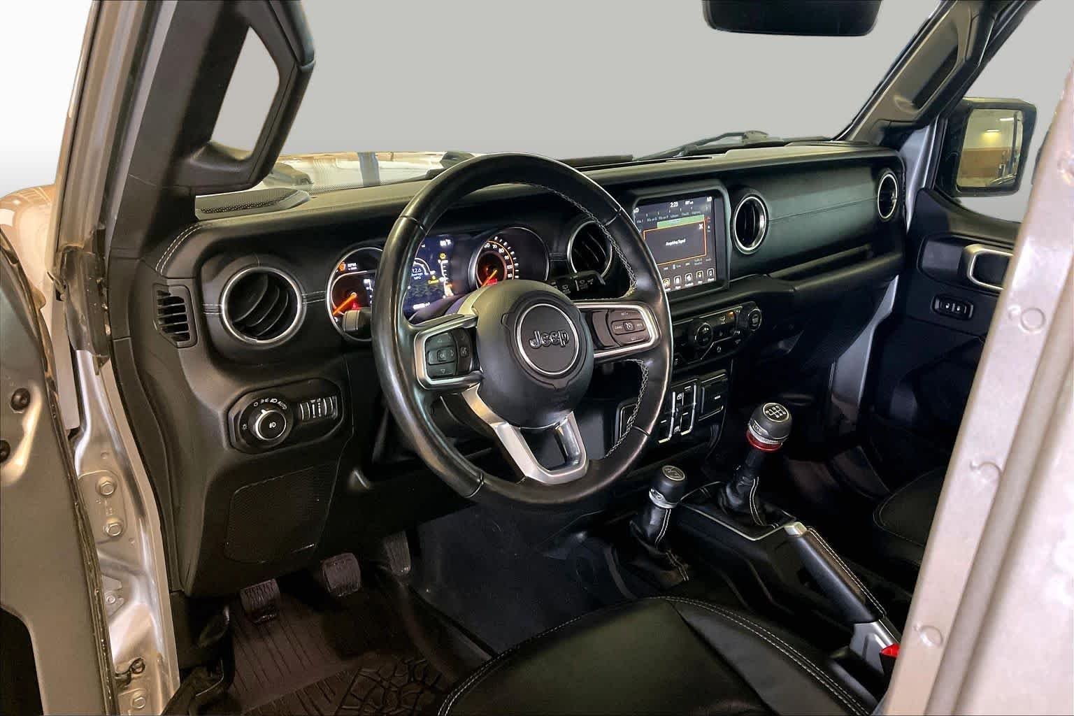 Used 2019 Billet Silver Metallic Clearcoat Jeep Sahara image 16