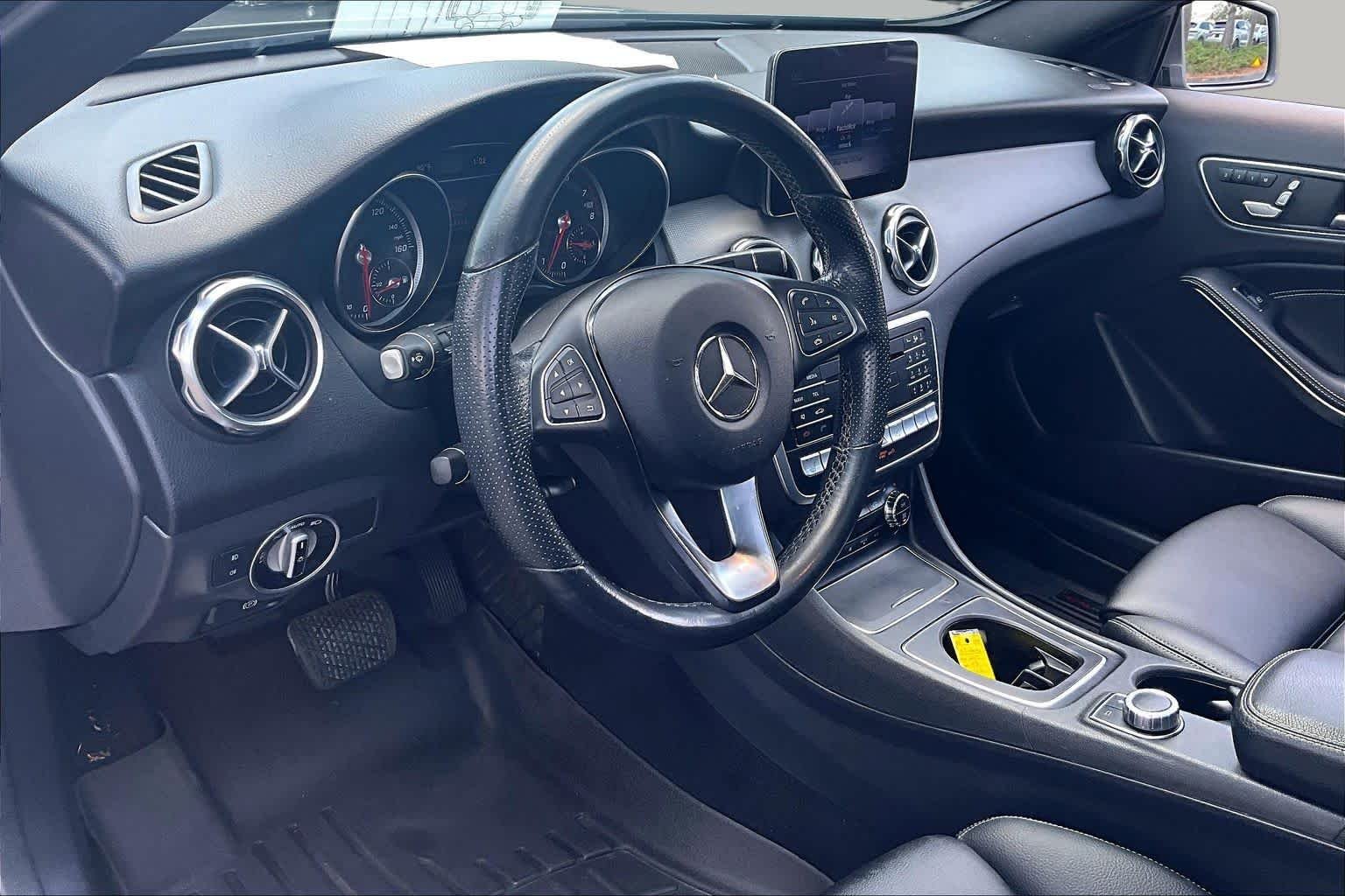 Used 2019 Mountain Grey Metallic Mercedes-Benz GLA 250 image 18