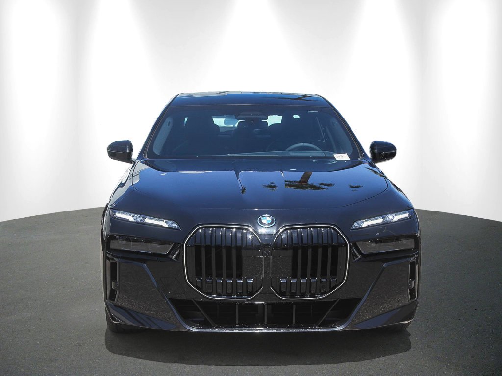 2026 BMW 7 Series photo 2