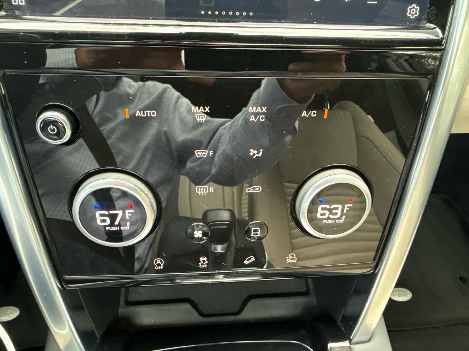 Used 2023 Santorini Black Metallic Land Rover SE image 19