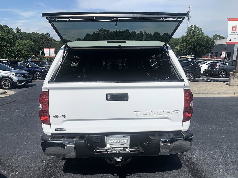 Used 2014 Super White Toyota SR5 image 21