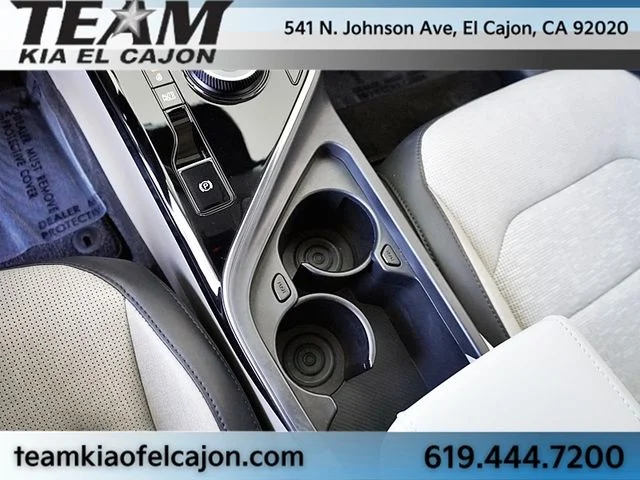 Certified Used 2023 White Kia Wave image 33