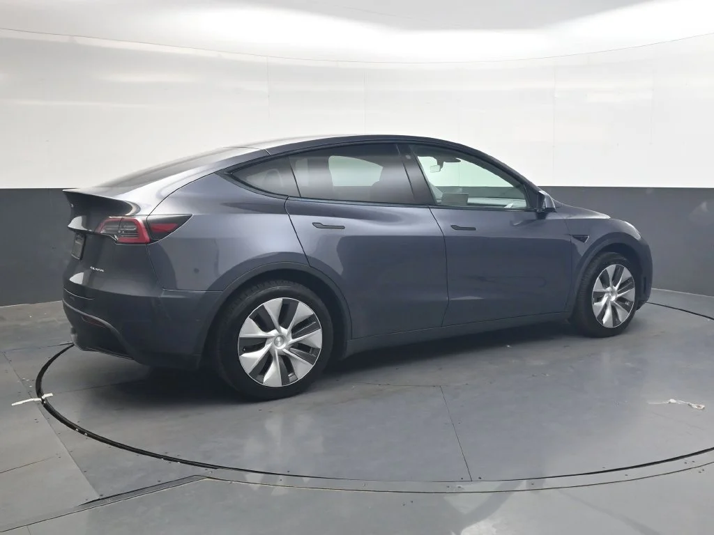 Used 2021  Tesla Long Range image 4