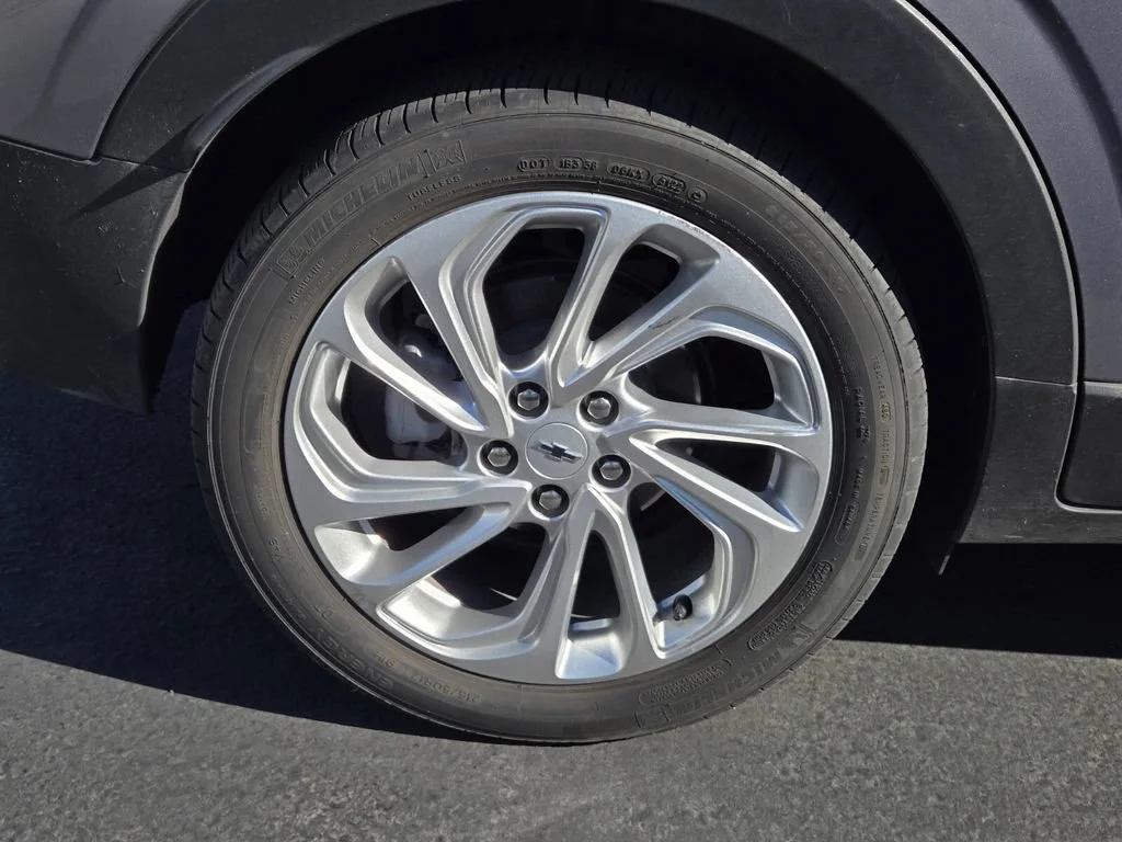 Used 2023 GRAY GHOST METALLIC Chevrolet LT image 3